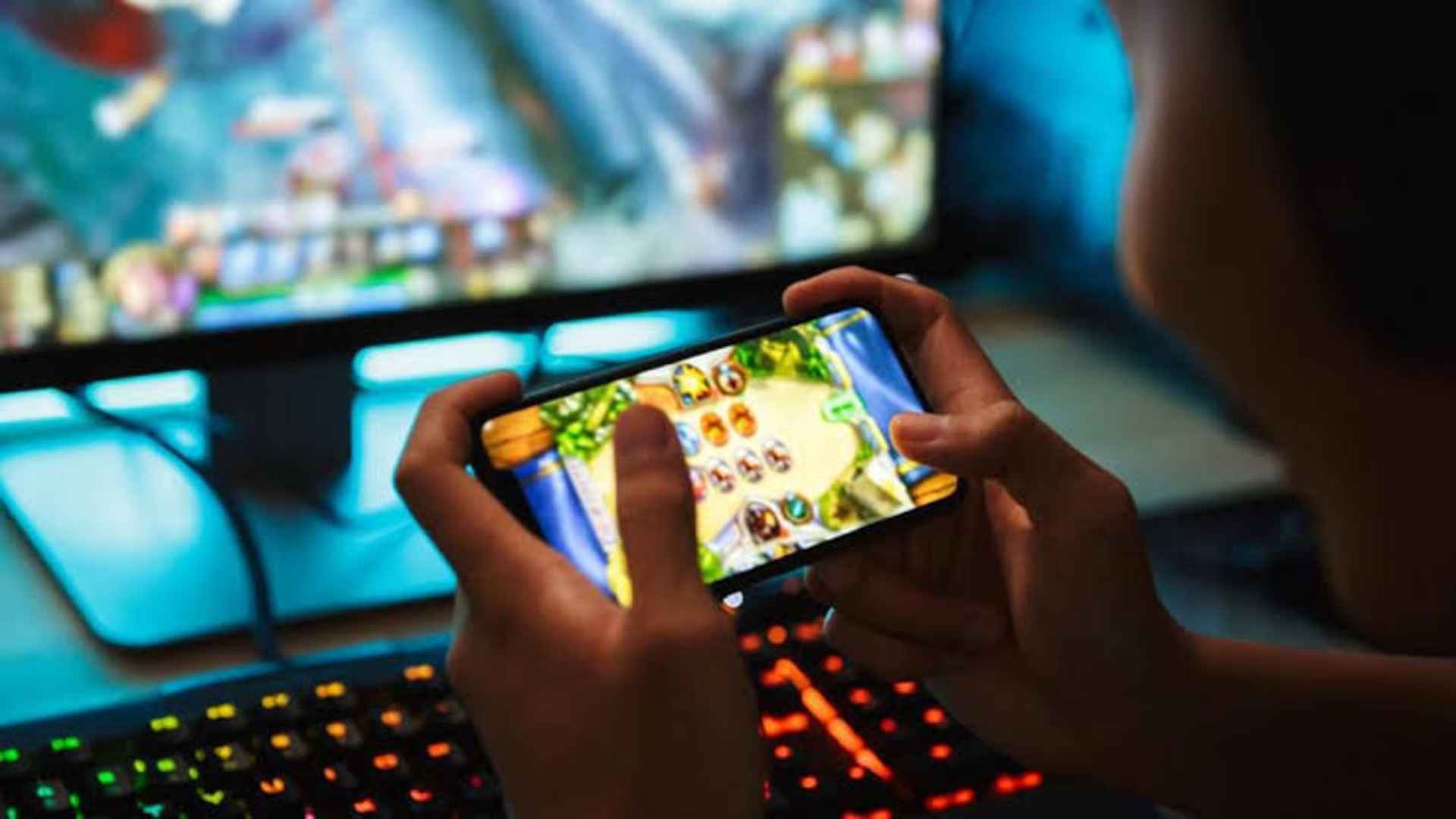 Multiplayer Games with Dynamic Online Partnerships
